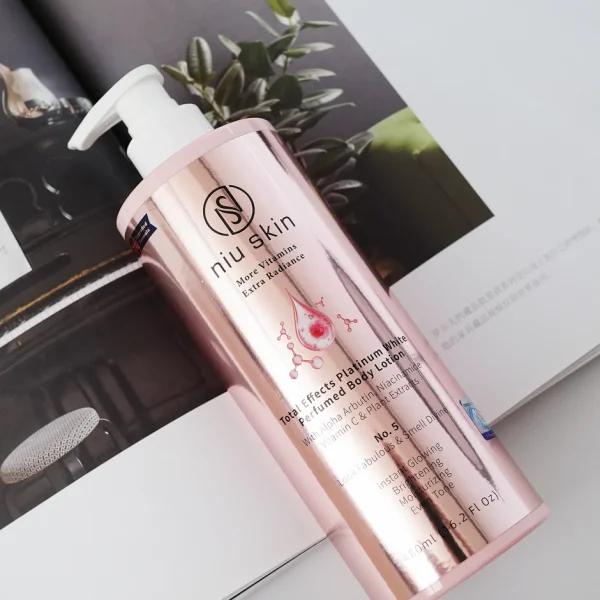 NIU SKIN | More Vitamin Extra Radiance (With Alpha Arbutin, Niacinamide and Vitamin C) Body Lotion 480ML